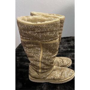 Coach Sz 9  9b Nikole Signature Shearling Boots logo